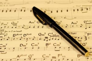 楽譜とペン